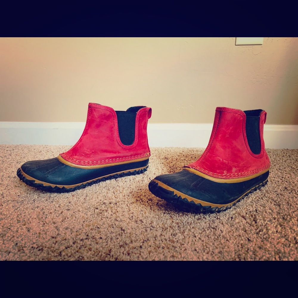 Sorel Out n About Chelsea ducky boot size 6 1/2
